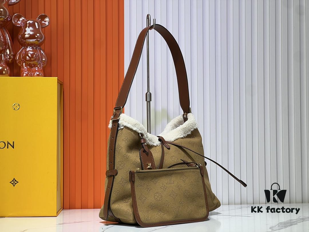 6930656f6e68136f4d9a464a M11843 M46203 (Suede Leather with Digital Perforation Technique, Aligned Pattern) CarryAll Small Bag from LV Ski Collection