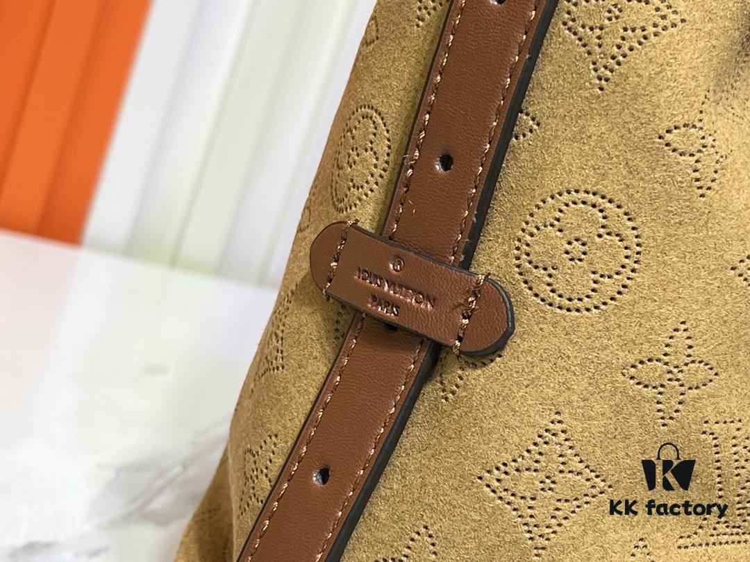 693065716e68136f4d9a464d M11843 M46203 (Suede Leather with Digital Perforation Technique, Aligned Pattern) CarryAll Small Bag from LV Ski Collection