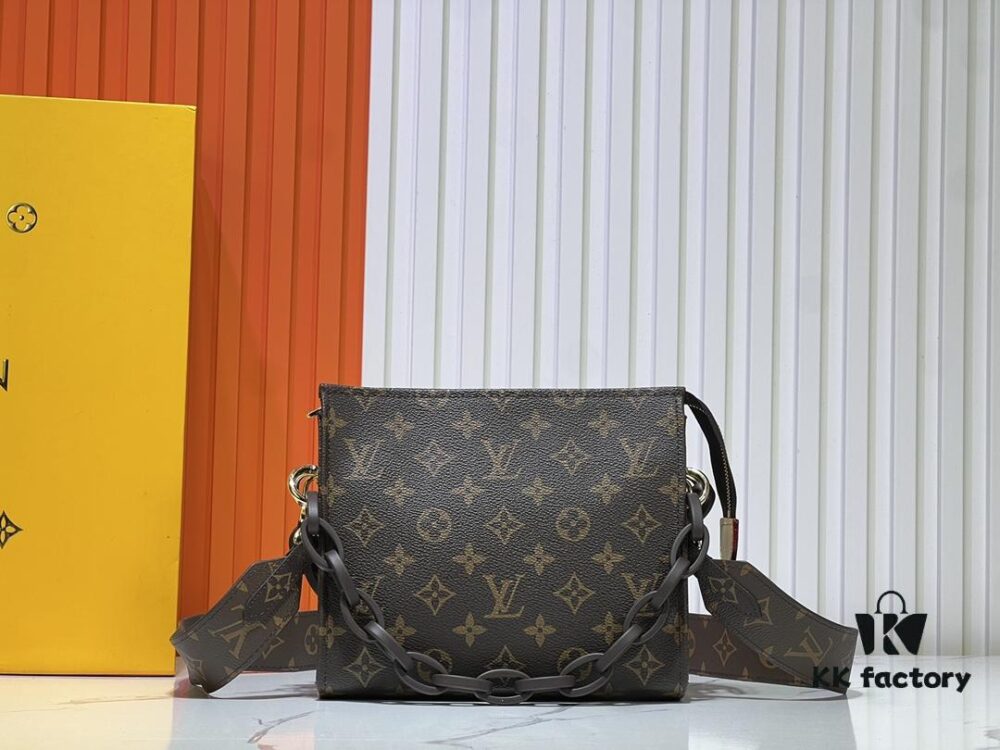693065b76e68136f4d9a46dc Authentic High-End Quality LV M67692# M47542 Exclusive New Arrival Cosmetic Pouch Classic Monogram Handheld Bag