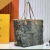 6930664a6e68136f4d9a480a M45865 M40995 This Neverfull Medium Bag is crafted from Monogram Tiles canvas in a tote silhouette, accented with leather trim outlining the top and handles. The central LV Circle signature complements the watercolor-effect Monogram pattern, while the printed zip pouch can be removed for separate use.