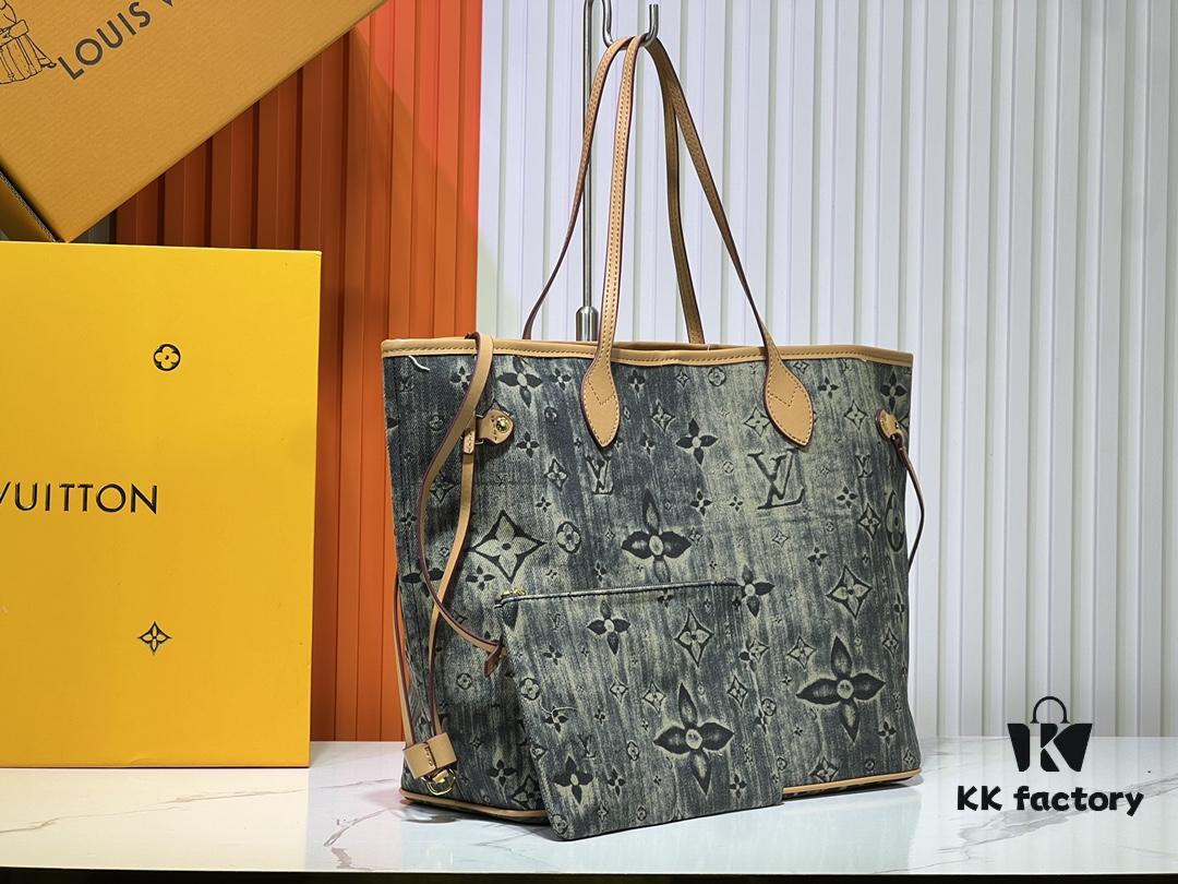 6930664a6e68136f4d9a480a M45865 M40995 This Neverfull Medium Bag is crafted from Monogram Tiles canvas in a tote silhouette, accented with leather trim outlining the top and handles. The central LV Circle signature complements the watercolor-effect Monogram pattern, while the printed zip pouch can be removed for separate use.