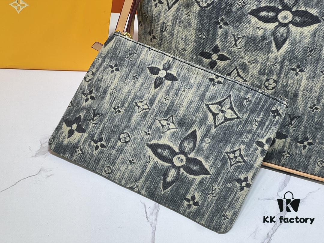 6930664e6e68136f4d9a4812 M45865 M40995 This Neverfull Medium Bag is crafted from Monogram Tiles canvas in a tote silhouette, accented with leather trim outlining the top and handles. The central LV Circle signature complements the watercolor-effect Monogram pattern, while the printed zip pouch can be removed for separate use.