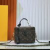 M47125 Vanity Chain Pouch