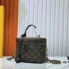 M47125 Vanity Chain Pouch