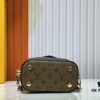 M47125 Vanity Chain Pouch