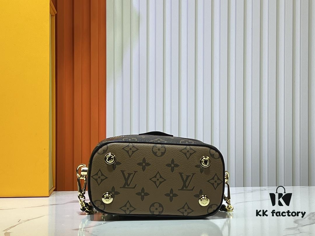M47125 Vanity Chain Pouch
