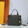 M47125 Vanity Chain Pouch