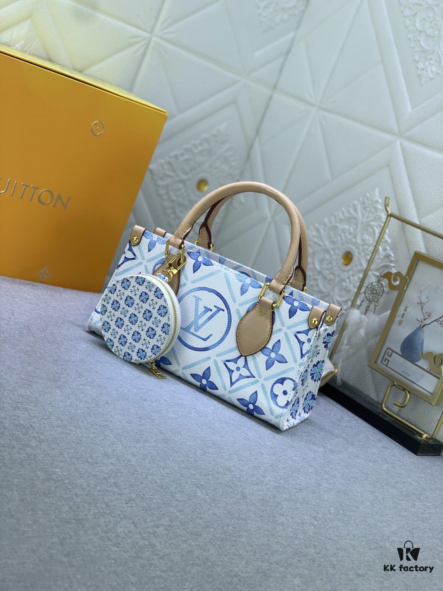 693066ca6e68136f4d9a48f8 Upgraded Original M25318 M46653 ONTHEGO EAST WEST Handbag