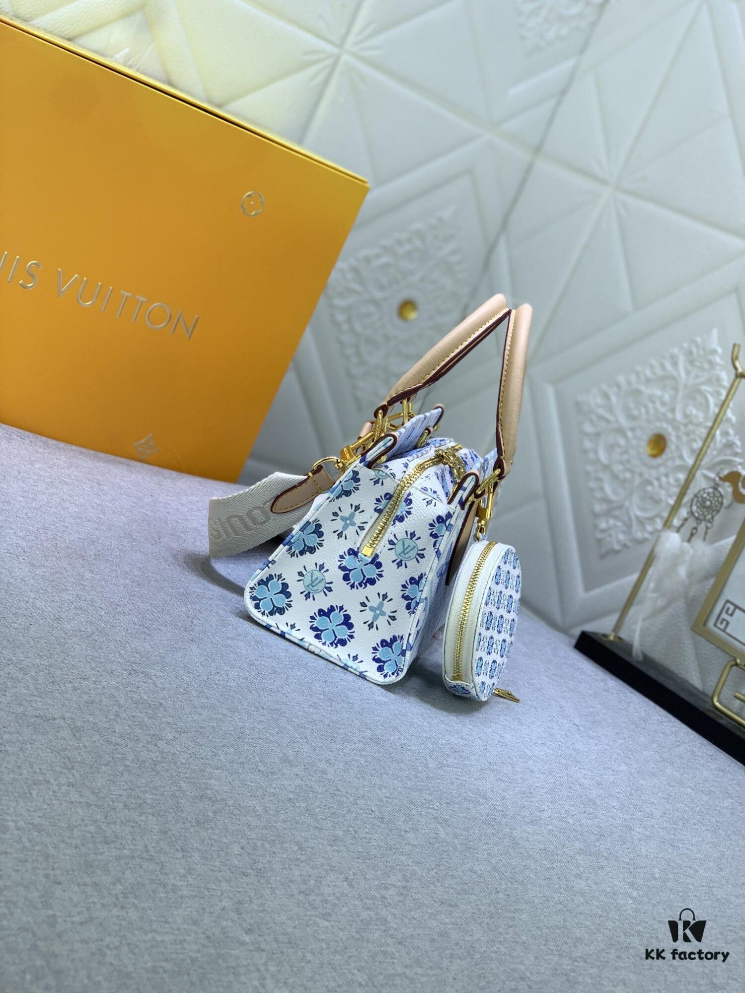 693066cc6e68136f4d9a48fa Upgraded Original M25318 M46653 ONTHEGO EAST WEST Handbag