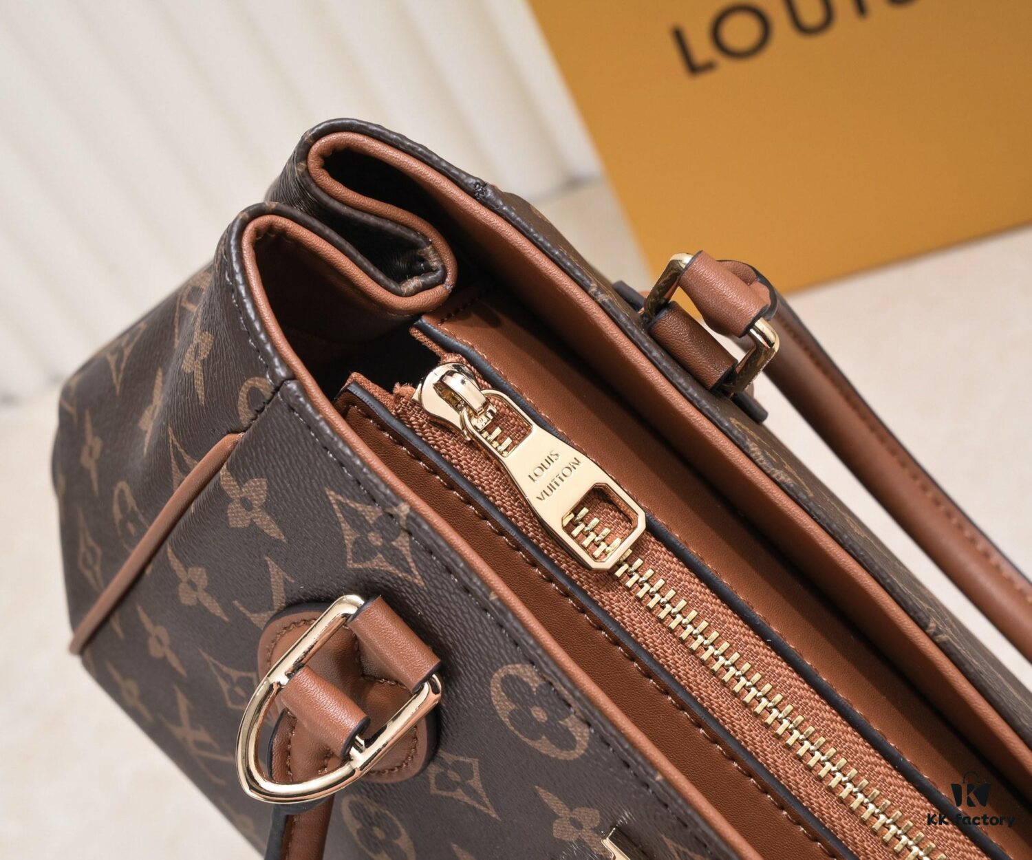 Exclusive Real Shot - Upgraded Version ‼️ LV Monogram with Leather Trim Tote Shoulder Crossbody Bag Model 58188, Includes Long Strap, 2022 New Fashion Women's Bag, Monogram Pattern with Genuine Leather Strap, Large Capacity [Strong], Size 33-22-16cm