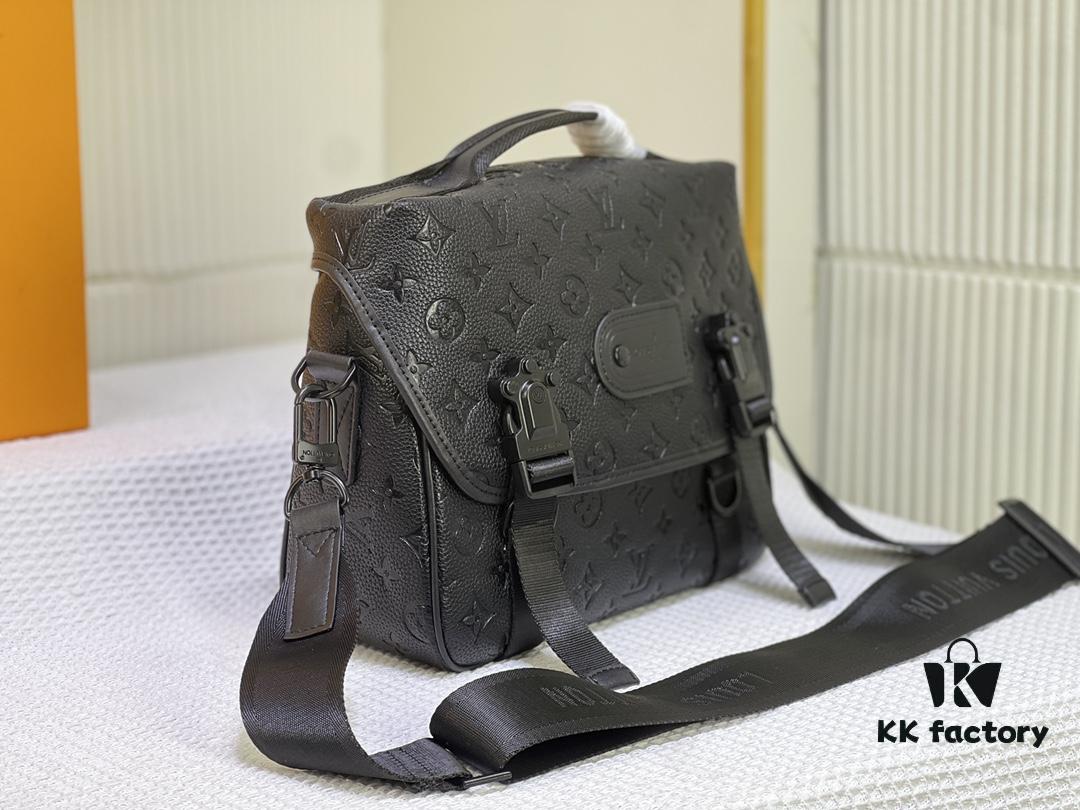 693067656e68136f4d9a49ff M46972 Vintage Flower, Black Flower LV Trail Messenger Bag