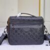693067656e68136f4d9a4a00 M46972 Vintage Flower, Black Flower LV Trail Messenger Bag