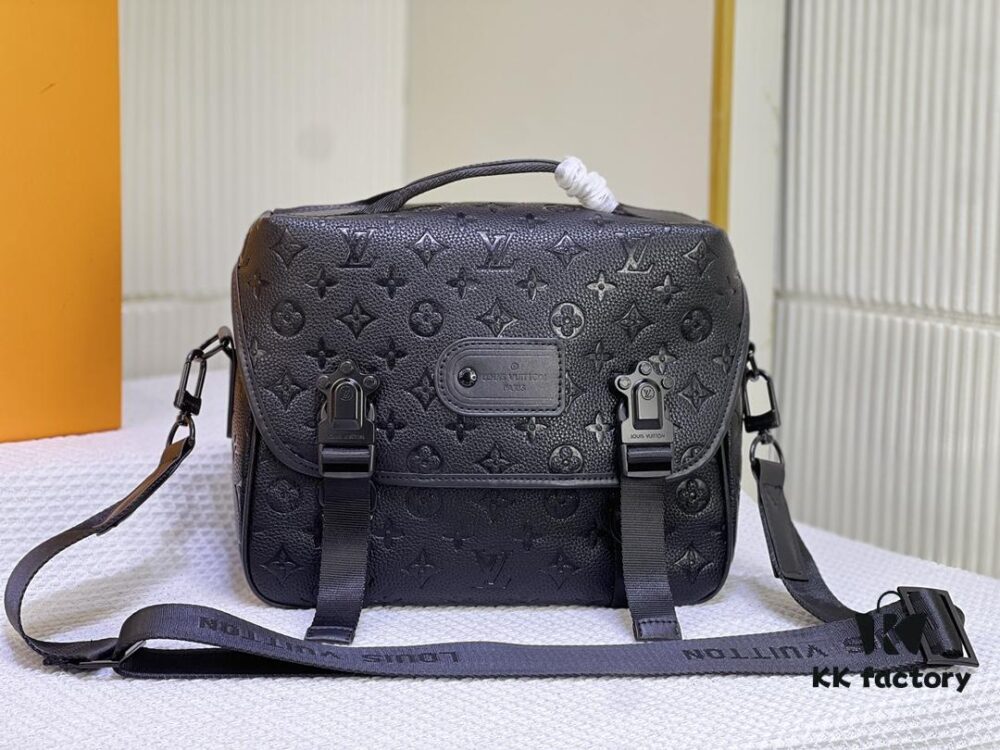 693067666e68136f4d9a4a01 M46972 Vintage Flower, Black Flower LV Trail Messenger Bag