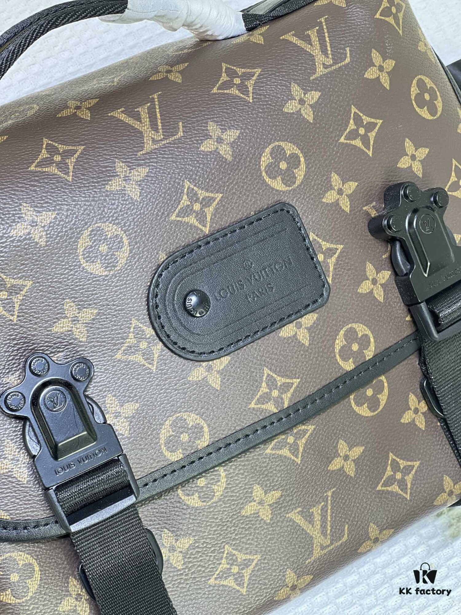 693067746e68136f4d9a4a16 M46972 Vintage Flower, Black Flower LV Trail Messenger Bag