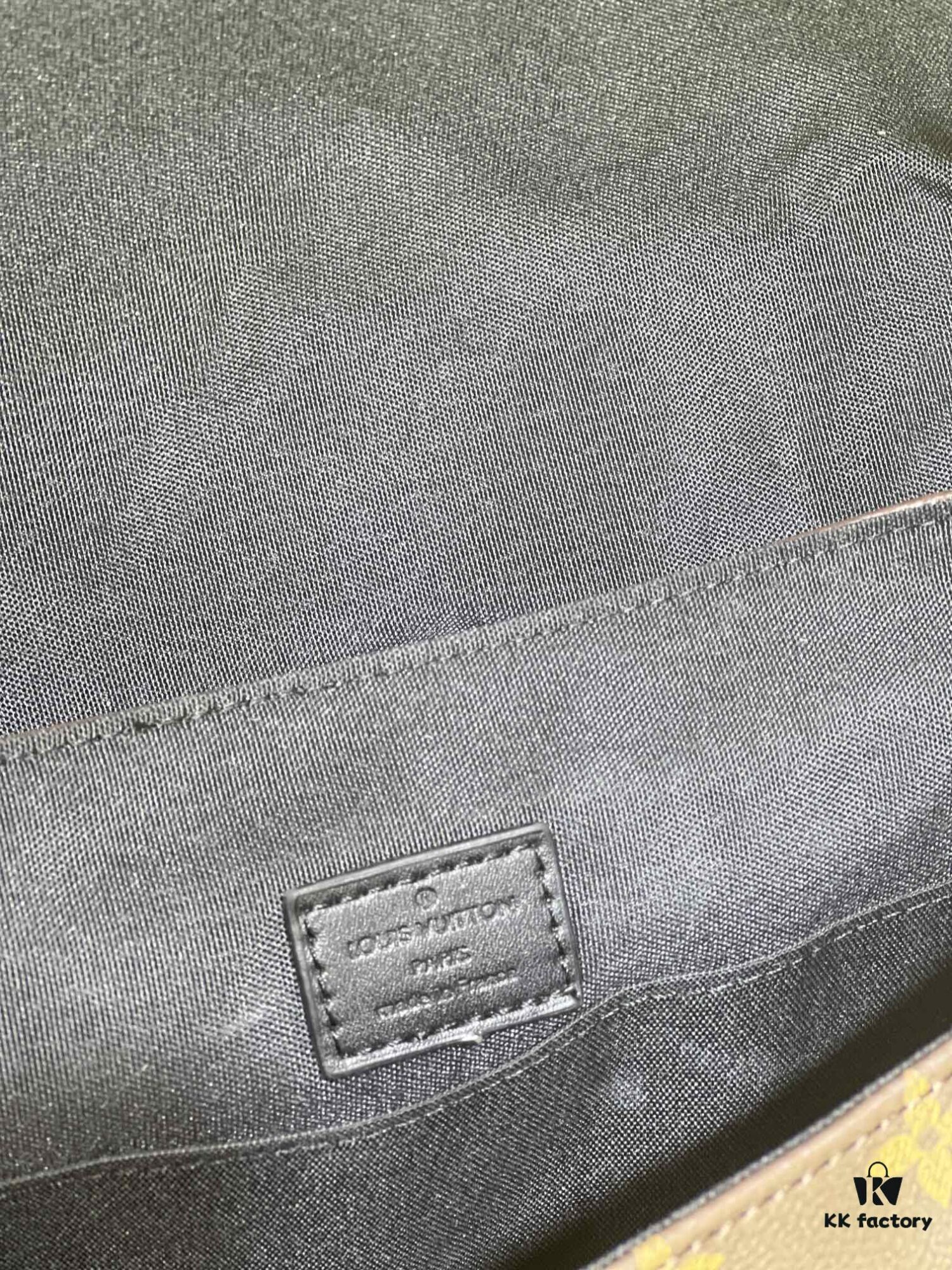 693067756e68136f4d9a4a1c M46972 Vintage Flower, Black Flower LV Trail Messenger Bag