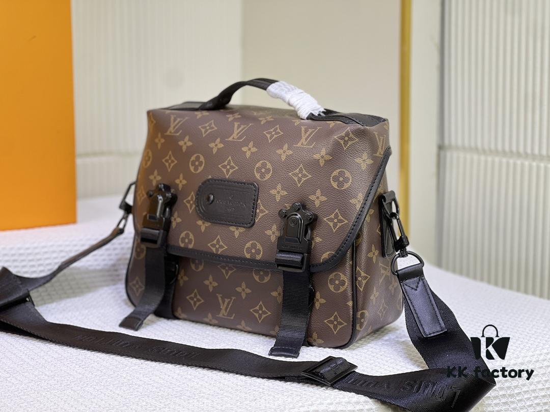 693067766e68136f4d9a4a1e M46972 Vintage Flower, Black Flower LV Trail Messenger Bag