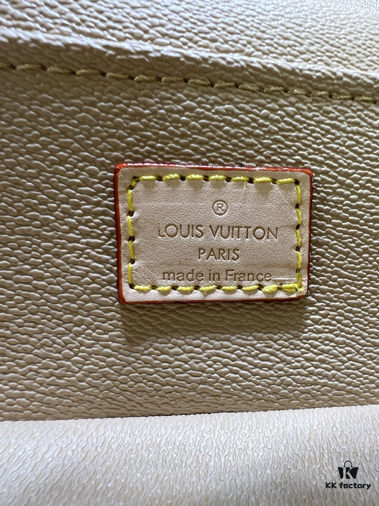 693067ab6e68136f4d9a4a7f M44495 42263Nice Mini Cosmetic Case