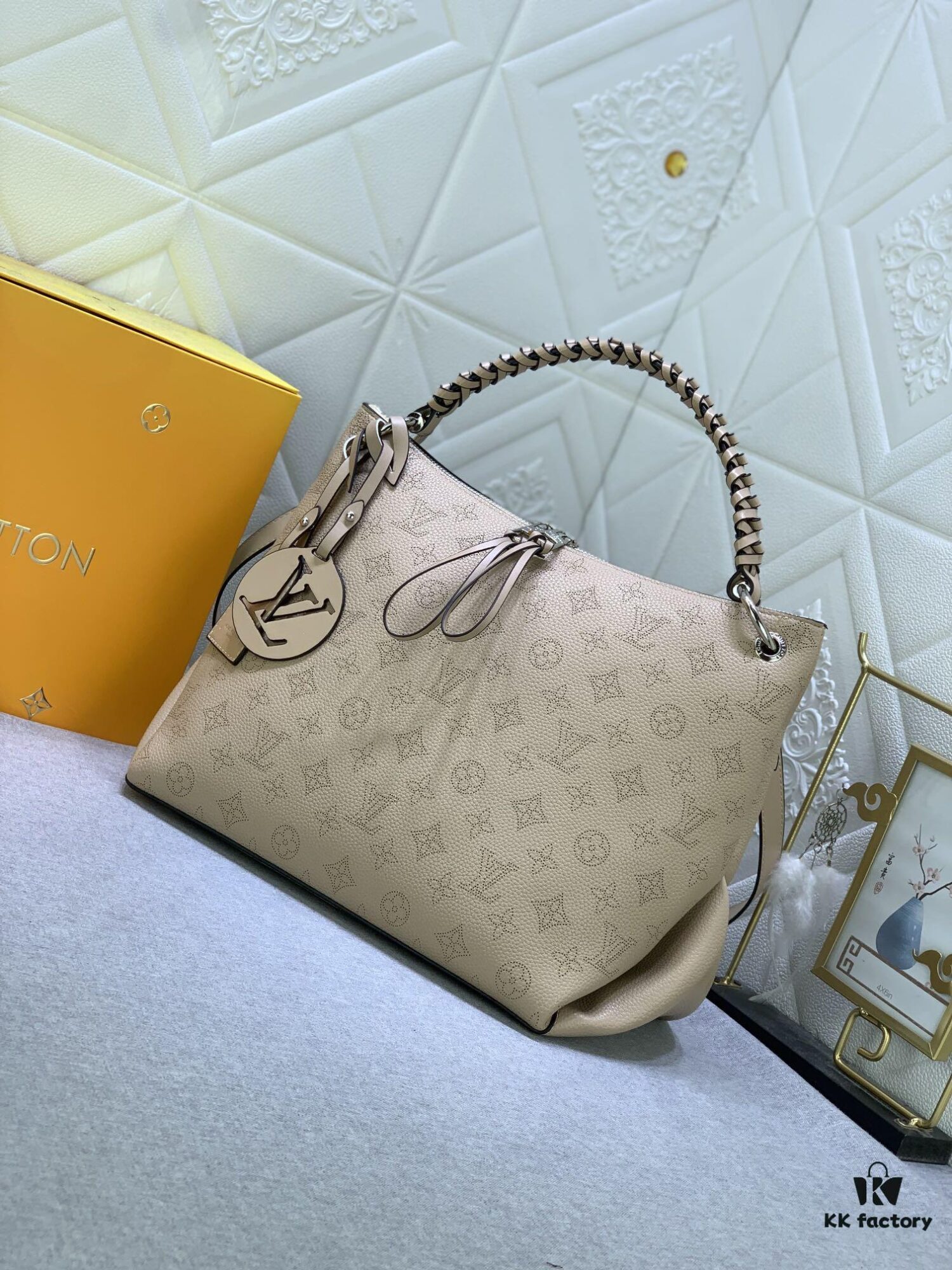 693067f06e68136f4d9a4ae6 Upgraded Original M56073 M56084 Beaubourg Hobo Medium Leather Handbag