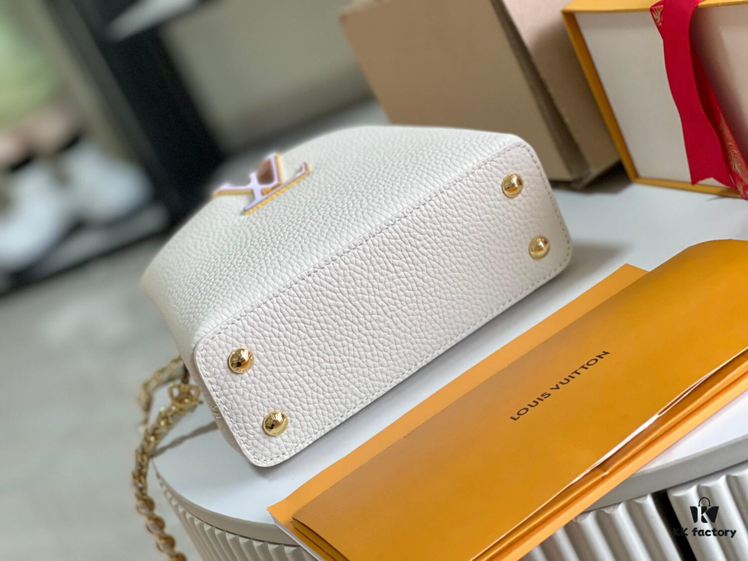 693068be6e68136f4d9a4c19 Supreme Grade Full Set Packaging 【Premium Original Factory Leather 💋 M23082 Cream White Rainbow Abalone Button】