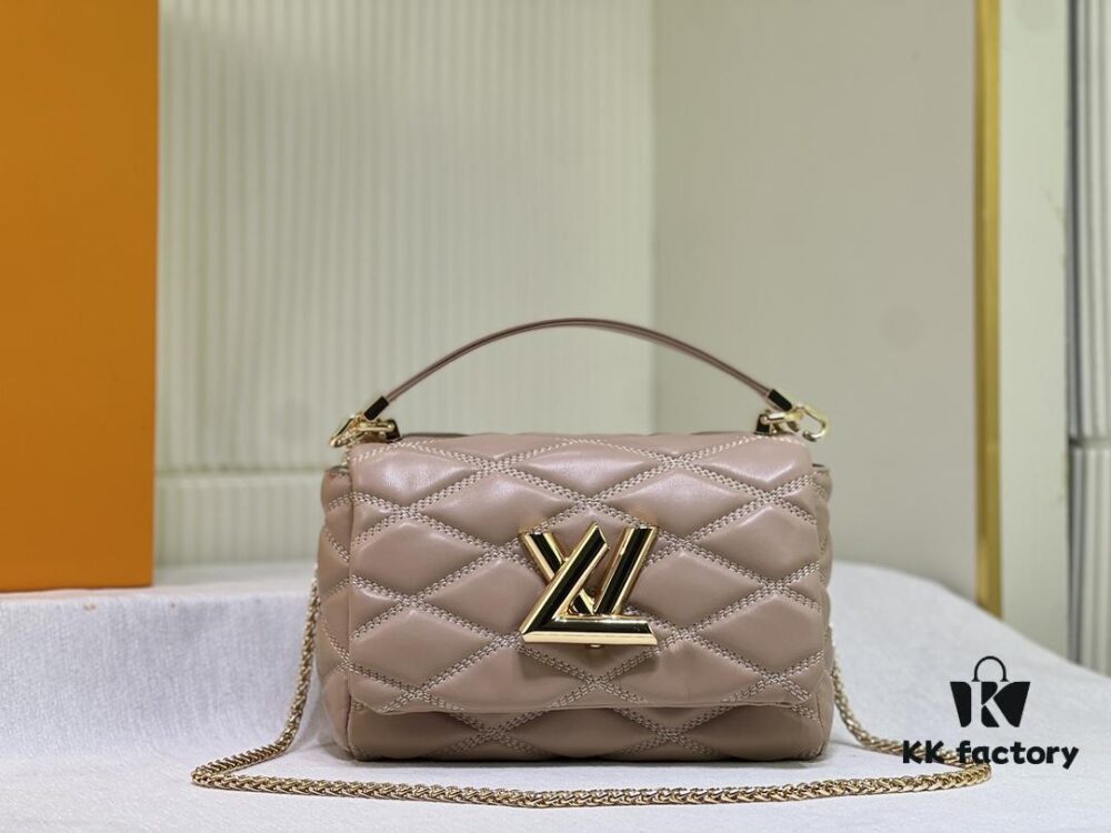 6930695f6e68136f4d9a4d3b M23689 Nicolas Ghesquière GO-14 Medium Handbag