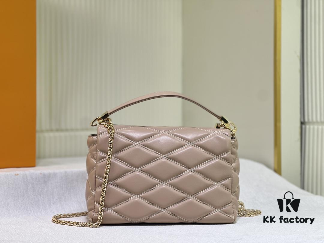 693069606e68136f4d9a4d3d M23689 Nicolas Ghesquière GO-14 Medium Handbag