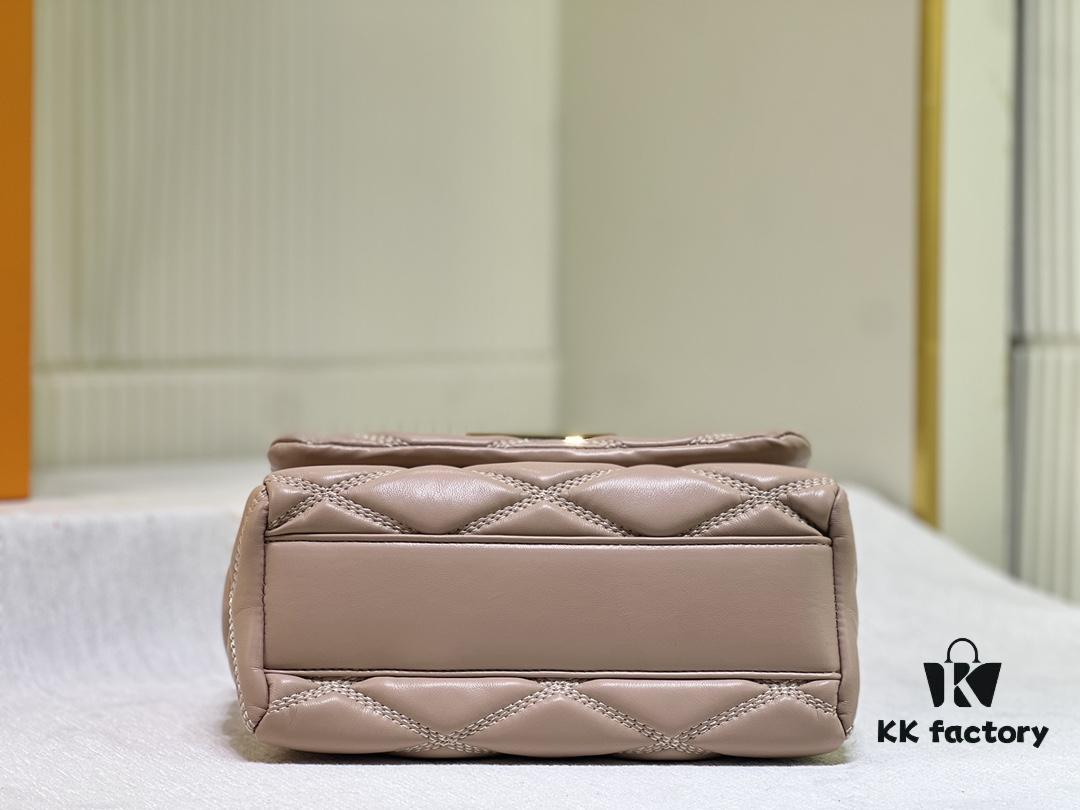 693069626e68136f4d9a4d3f M23689 Nicolas Ghesquière GO-14 Medium Handbag
