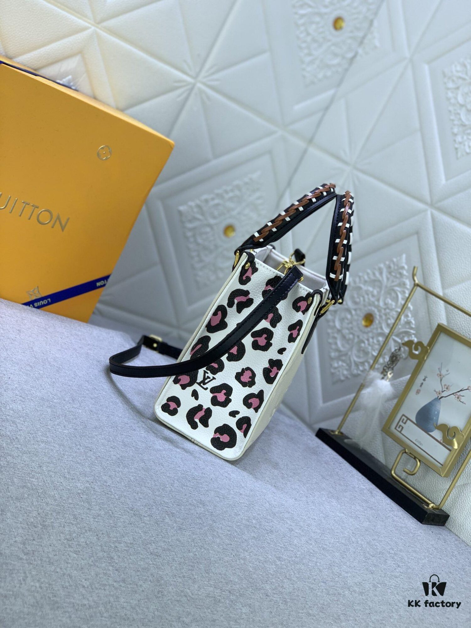 New Arrival [LV CRAFTY ONTHEGO Tote Bag] M45373, M45719 – Large 41x34x19, Medium 34x26x15, Small 25x19x11 – Embossed Leather with Classic Monogram Pattern, Braided Handle Trim, Leopard Print Silk Screen, Street-Style Design