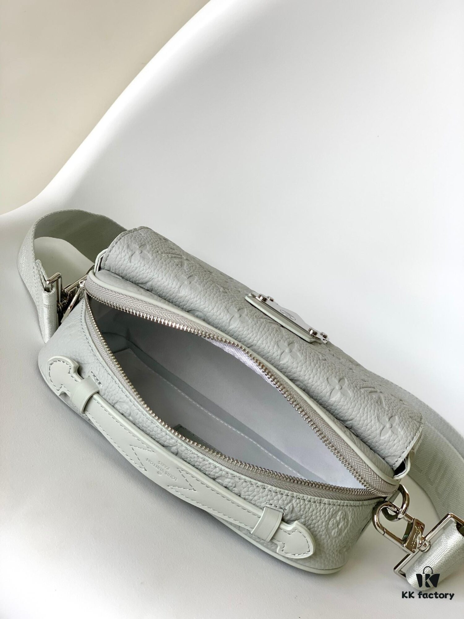 693069da6e68136f4d9a4e0d Top Quality Original Copy New Arrival M23152 Gray Full Leather Embossed Messenger Bag Series - This S Lock Messenger Bag Crafted from Soft Taurillon Leather in Elegant Black with the Brand's Iconic Monogram Embossing