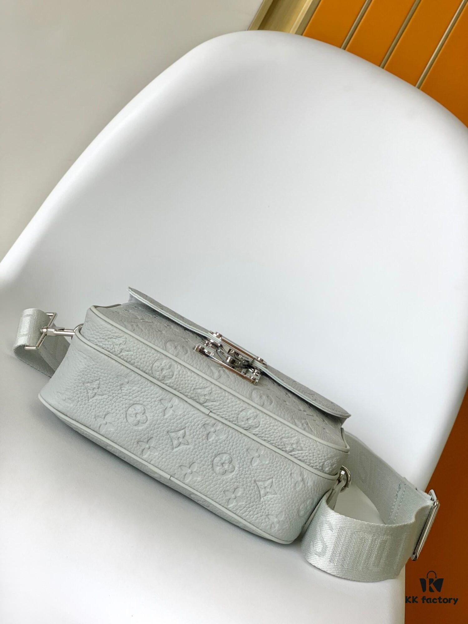 693069db6e68136f4d9a4e10 Top Quality Original Copy New Arrival M23152 Gray Full Leather Embossed Messenger Bag Series - This S Lock Messenger Bag Crafted from Soft Taurillon Leather in Elegant Black with the Brand's Iconic Monogram Embossing