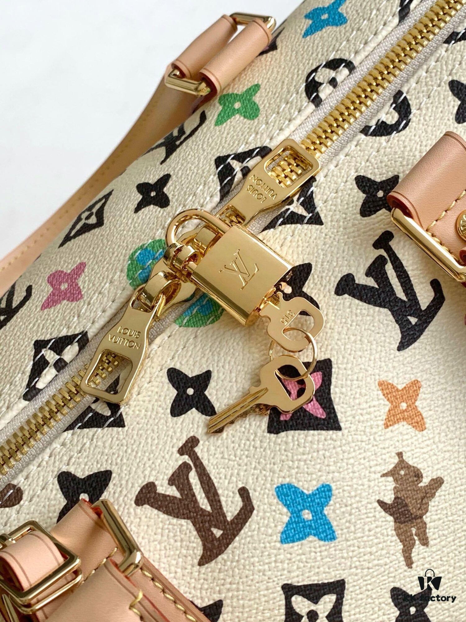 M24901 Black M24233 White Year's Hottest LV X YK Keepall 50 Combines Classic Design with Iconic Details