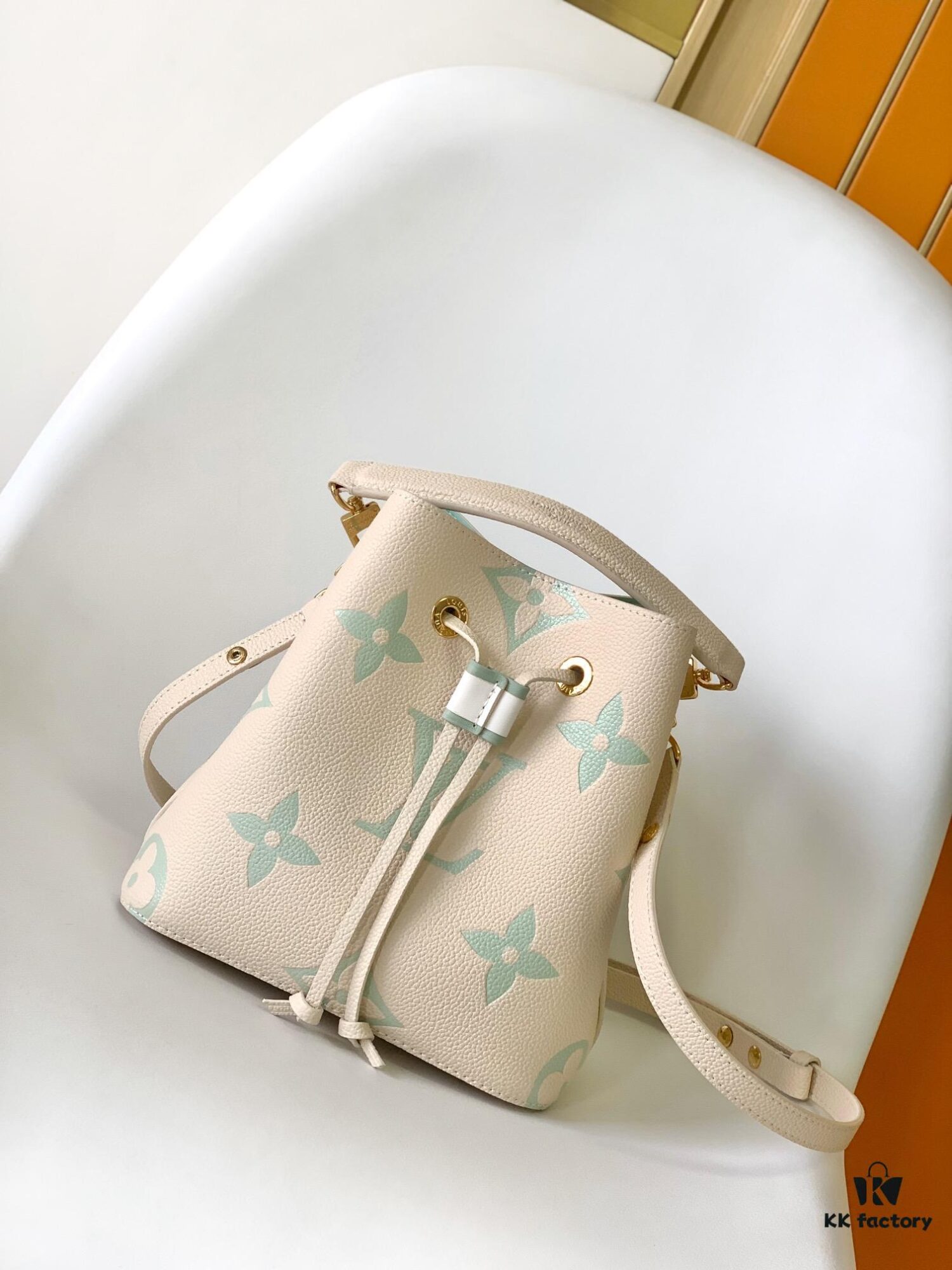 69306a106e68136f4d9a4e7e M24048 Top Quality Original Design NeoNoe BB Bag in Spring New Color