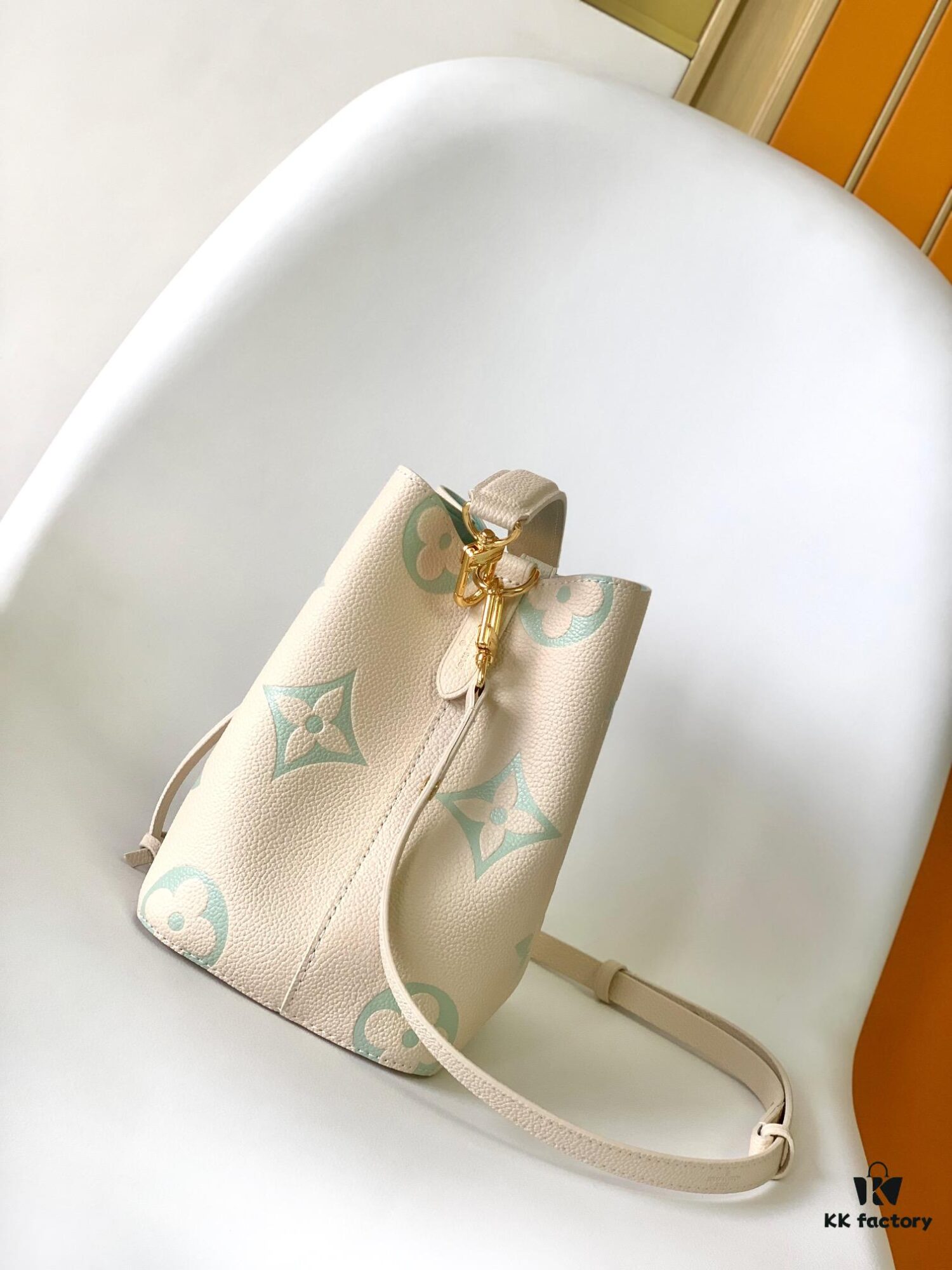 69306a116e68136f4d9a4e7f M24048 Top Quality Original Design NeoNoe BB Bag in Spring New Color