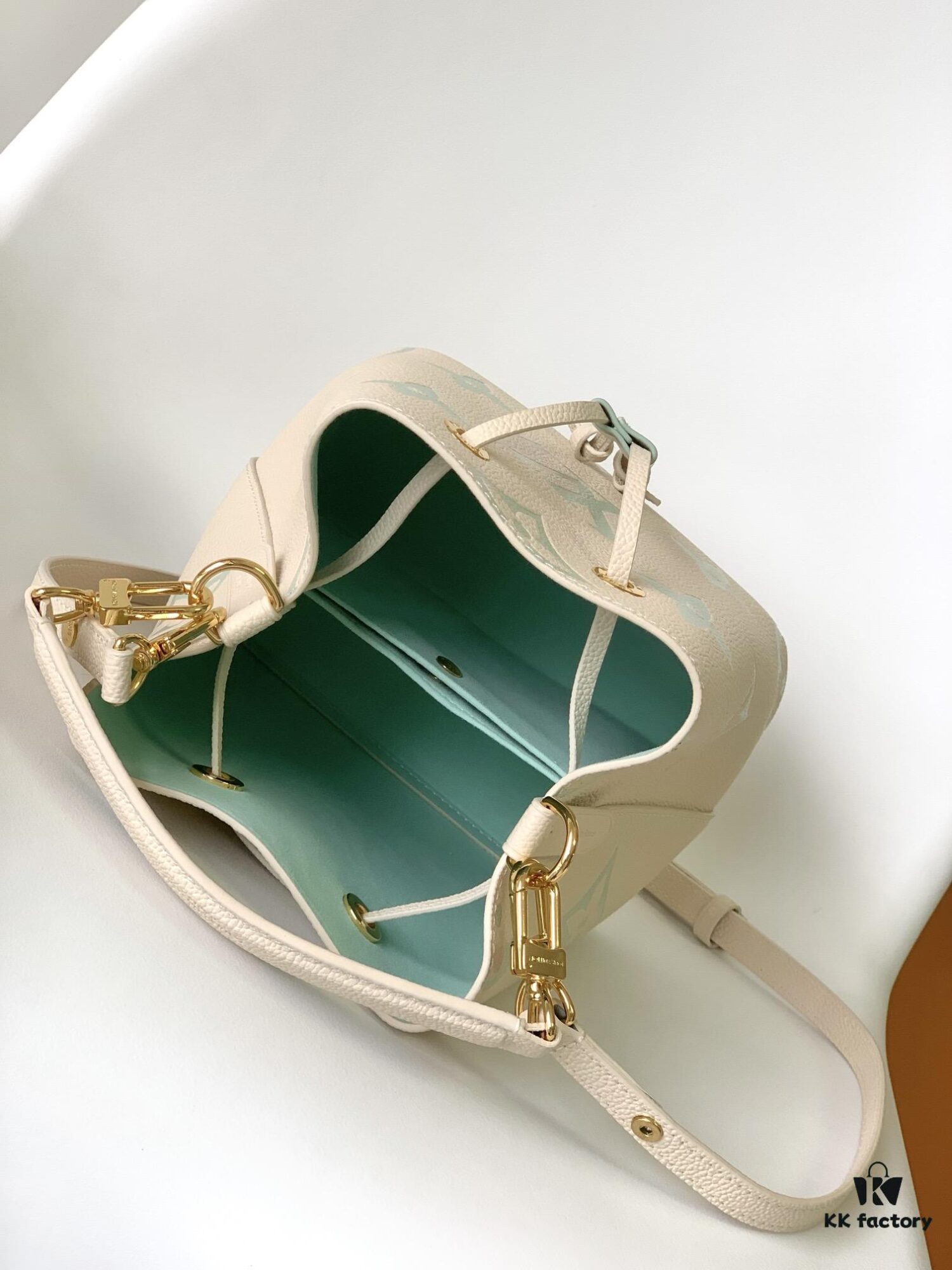 69306a166e68136f4d9a4e8a M24048 Top Quality Original Design NeoNoe BB Bag in Spring New Color