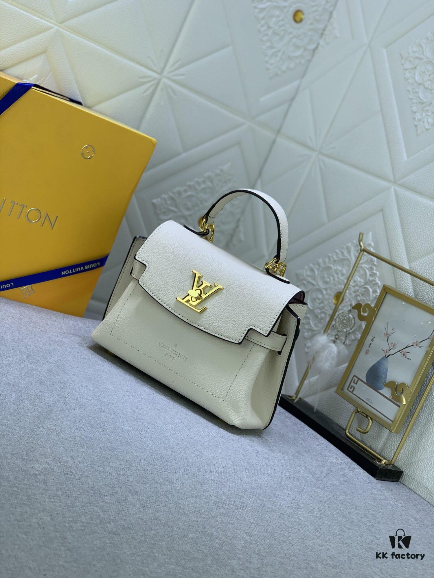 69306a1b6e68136f4d9a4e90 Upgraded Original M22626 M21088 M21052 M20997 This Season, the Compact Lockme Ever Mini Bag Features Fashionable New Hues in Grained Calfskin Leather