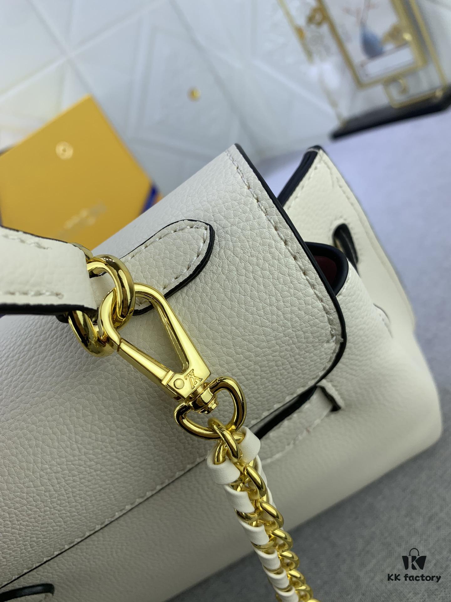 69306a1b6e68136f4d9a4e93 Upgraded Original M22626 M21088 M21052 M20997 This Season, the Compact Lockme Ever Mini Bag Features Fashionable New Hues in Grained Calfskin Leather
