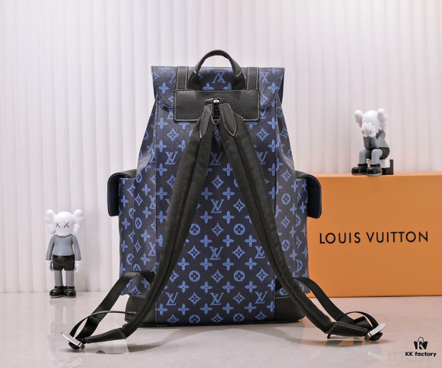69306a4e6e68136f4d9a4efa M46338 Christopher Medium Backpack