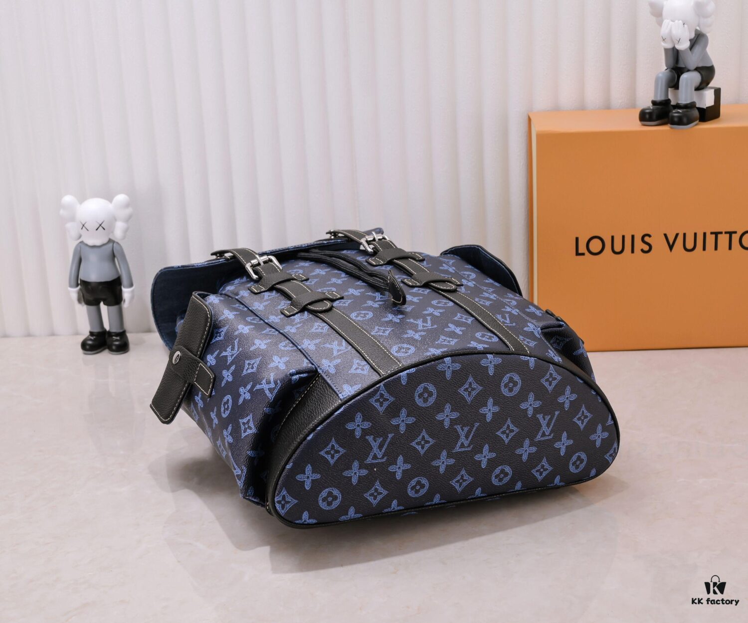 69306a566e68136f4d9a4f09 M46338 Christopher Medium Backpack