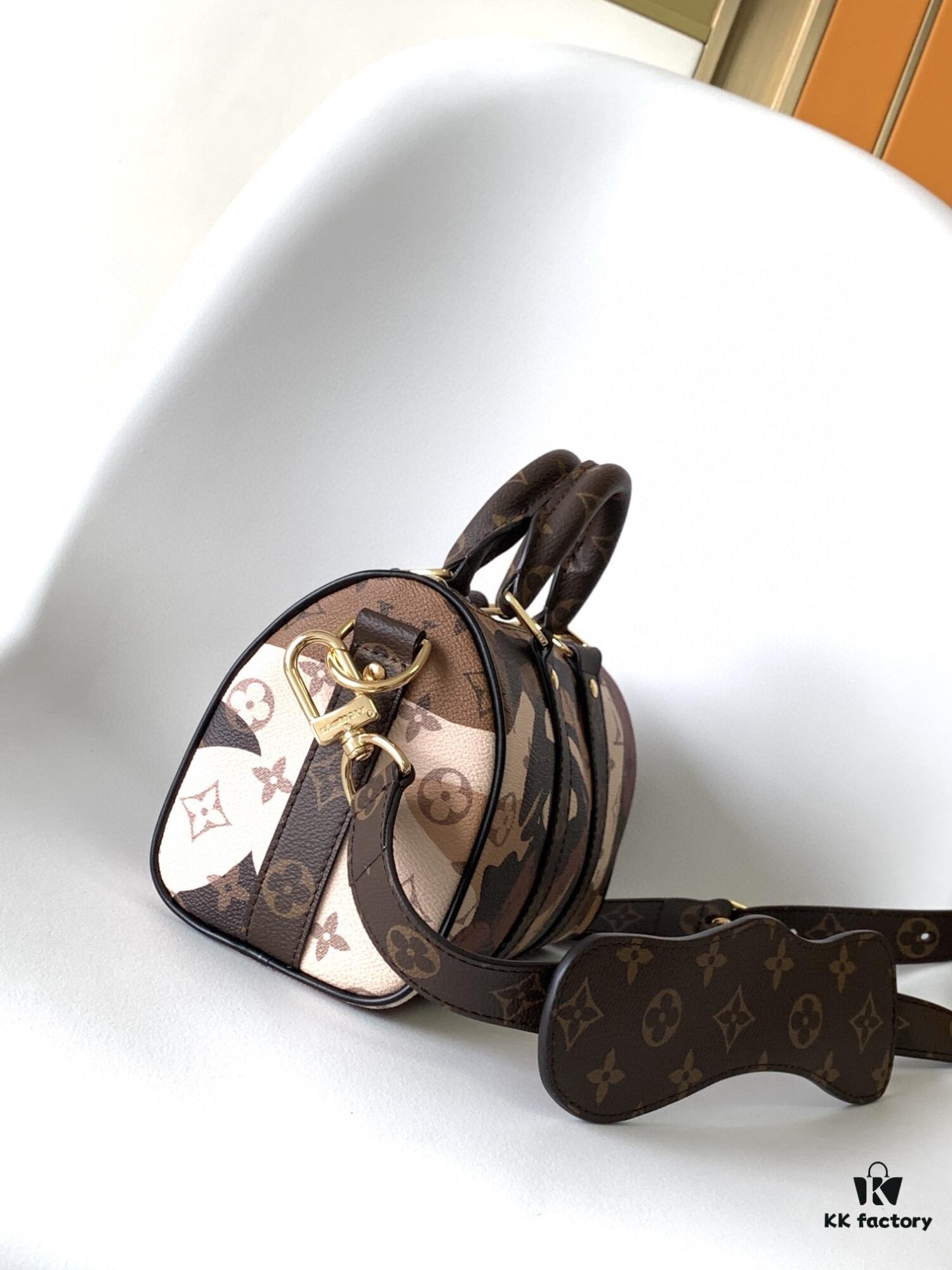 69306a586e68136f4d9a4f0e Keepall Bandoulière 25 Bag from LV Portrait Collection with M46678 Eyes and M46701 White Flowers, Exclusive Original Stock