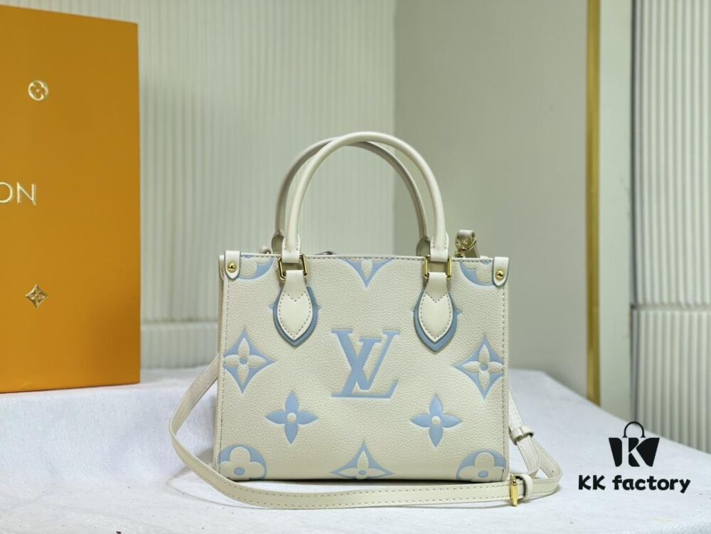 69306a6e6e68136f4d9a4f33 Upgraded Original M46833 White M45653 White Embossed M46569 This OnTheGo PM Bag Features Monogram Empreinte Leather with Subtle Tones Highlighting the LV Initials and Monogram Flowers Embossing Giving a Compact Square Silhouette a Delicate Sheen