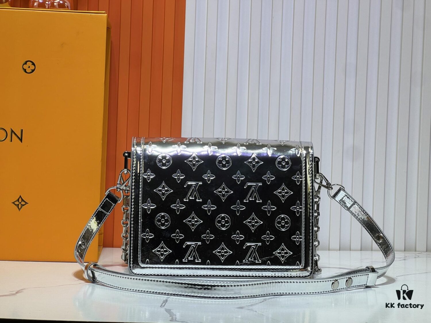 69306afb6e68136f4d9a5042 Daphne Gold Silver 💥 Louis Vuitton 2025 Spring/Summer Collection Messenger Bag M43599/44391/44580 Latest Version Métis Mini Handbag