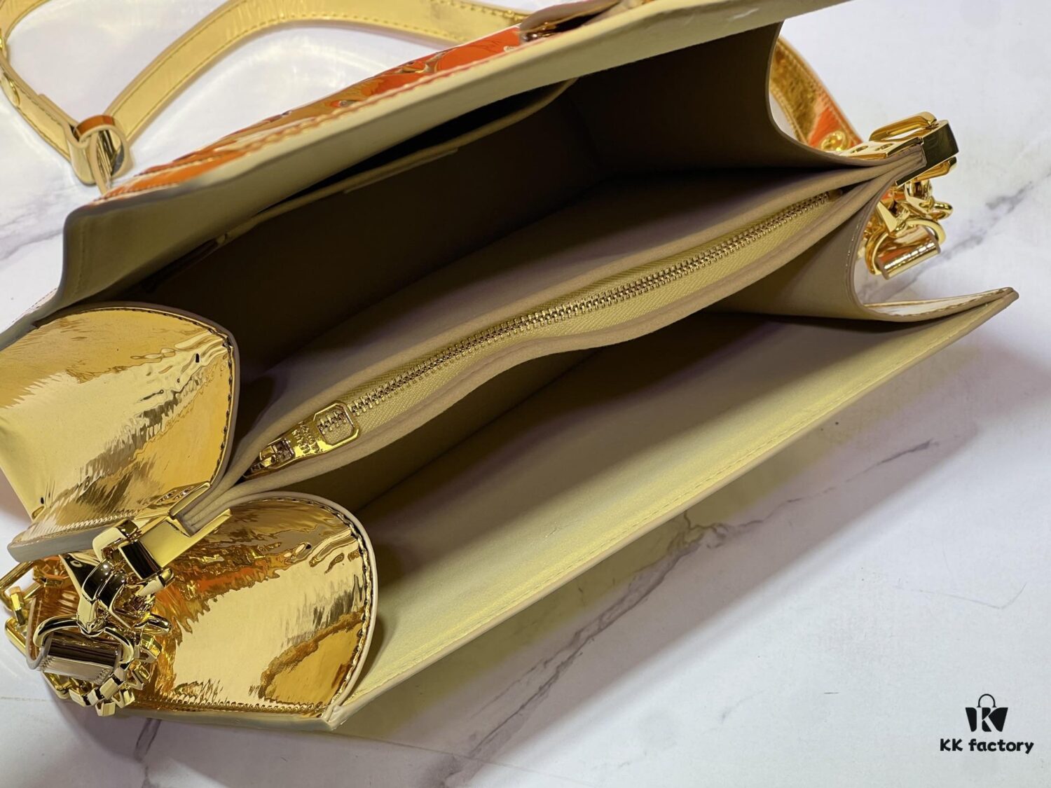 69306b016e68136f4d9a504b Daphne Gold Silver 💥 Louis Vuitton 2025 Spring Summer Collection Mailbox Bag M43599/44391/44580 Latest Version Métis Handbag