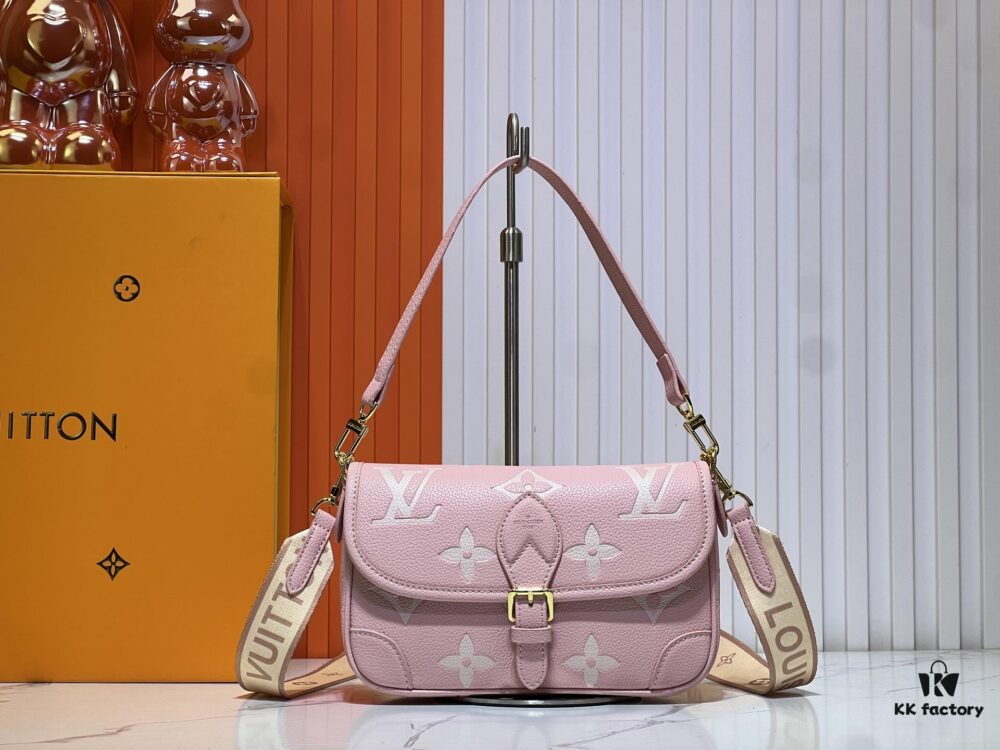 69306b036e68136f4d9a504d Exclusive Real Shot - Upgraded Version ‼️ M46386 Black M46388 White M45985 Full Leather Baguette Bag Series New Diane Handbag
