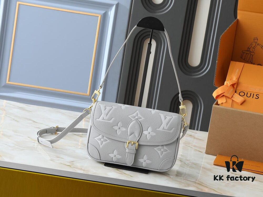 69306b216e68136f4d9a5076 Upgraded Original Full Leather Baguette Bag Series New Diane Handbag