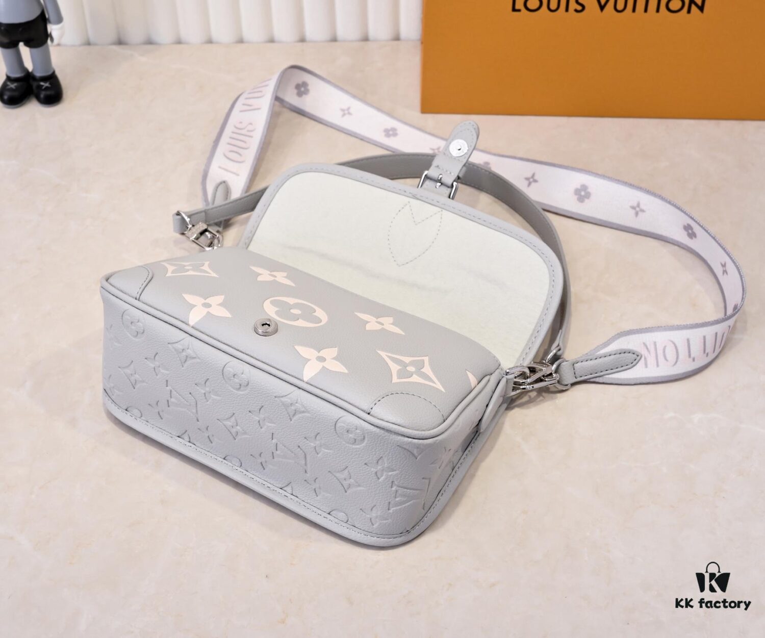 69306b496e68136f4d9a50b7 Exclusive Real Shot - Upgraded Version ‼️ M46386 Black M46388 White M45985 Full Leather Baguette Bag Series New Diane Handbag
