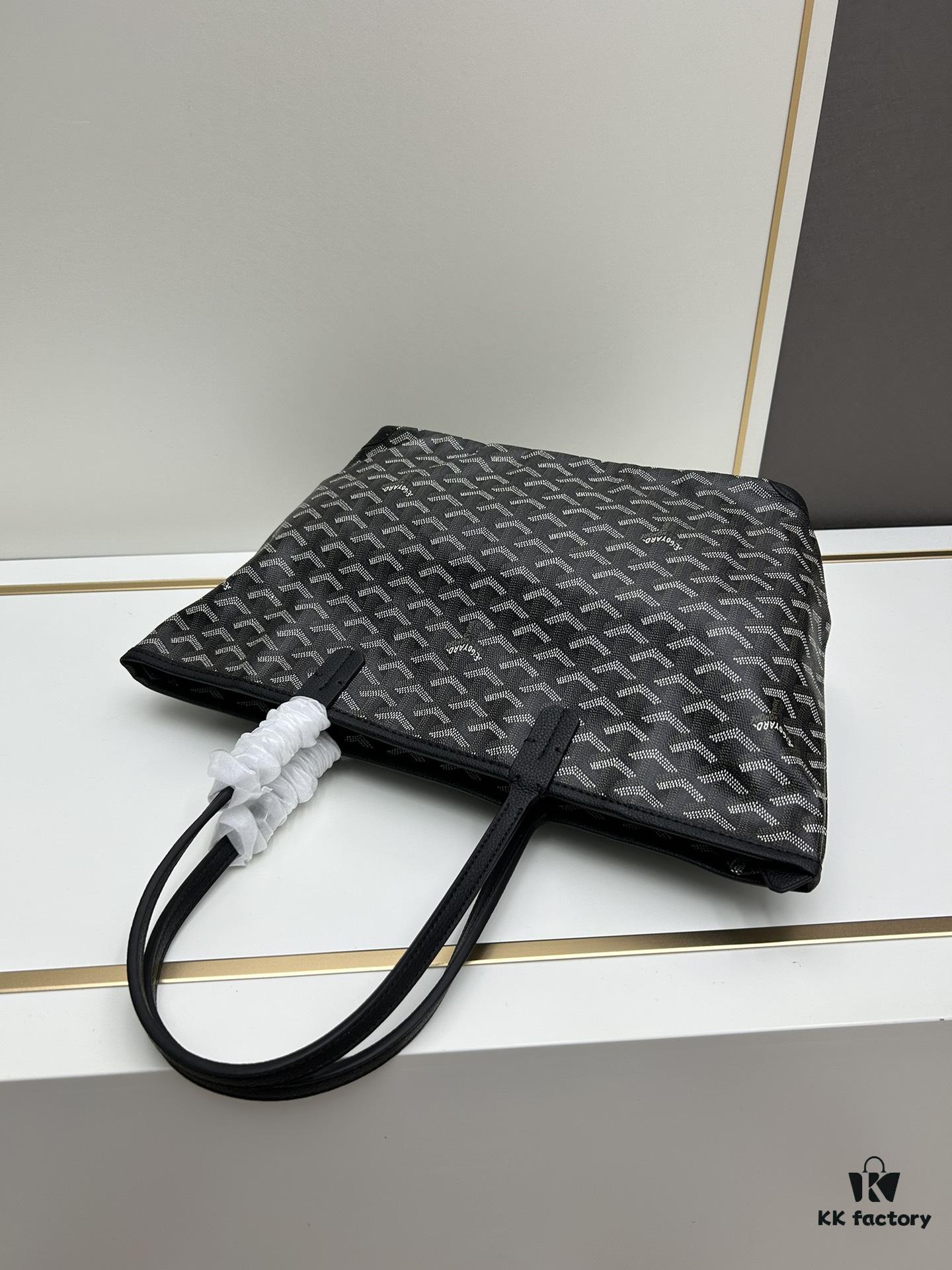69306bca6e68136f4d9a5173 Small Artois Small Bag (Zippered Tote) is a tribute to the iconic Saint Louis Bag, featuring a structured design with enhanced security and privacy thanks to leather corner guards and a zip closure. It also includes a removable inner pouch for organizing your belongings. The Artois Small Bag has longer handles than the Saint Louis Small Bag, making it easier to carry.