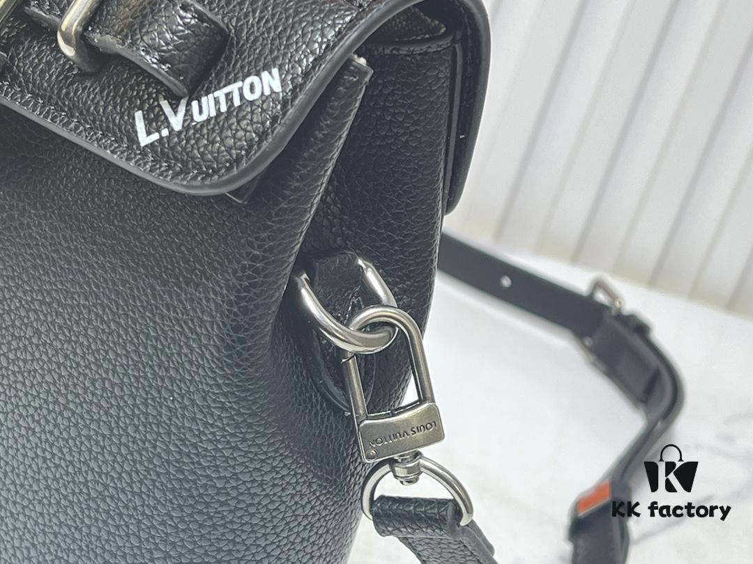 69306bec6e68136f4d9a51ac Upgraded Model: M11630 Steamer 15 Handbag
