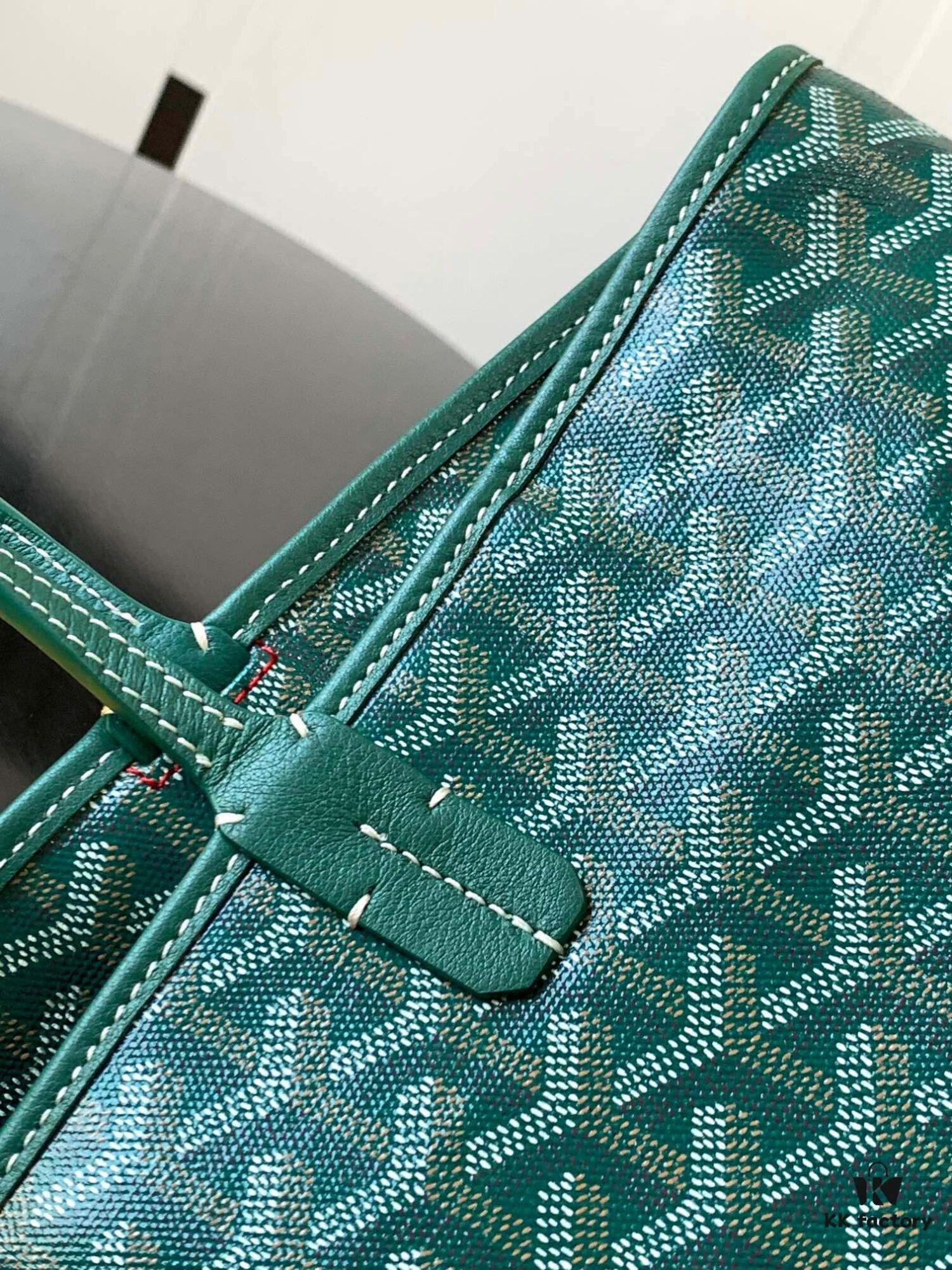69306c986e68136f4d9a5314 Small Artois Small Bag (Zippered Tote) - A structured tribute to the iconic Saint Louis bag, featuring enhanced security and privacy with leather corners and zip closure