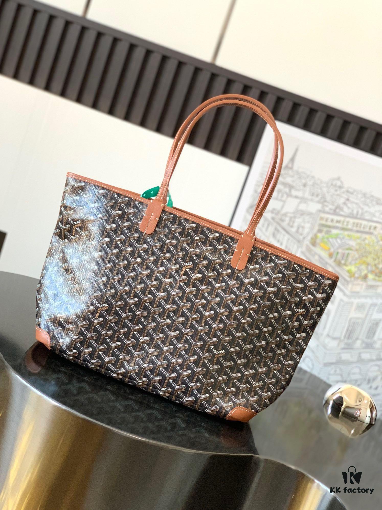 69306c9a6e68136f4d9a5319 Small Artois Small Bag (Zip Tote) is a tribute to the iconic Saint Louis Bag, featuring a structured design with enhanced security and privacy thanks to leather corner guards and a zip closure. It also includes a removable inner pouch for organizing your belongings. The Artois Small Bag has longer handles than the Saint Louis Small Bag, making it more comfortable to carry.