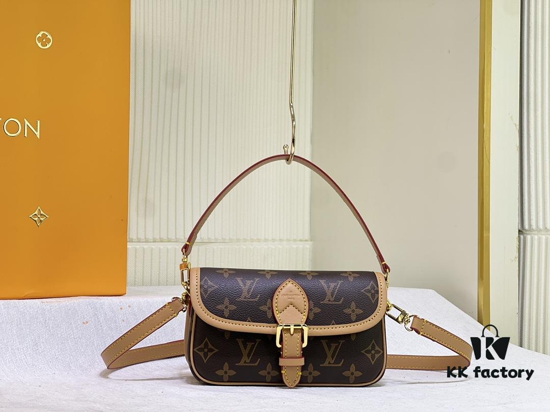 M83300 M45985 Baguette Collection New Diane Handbag