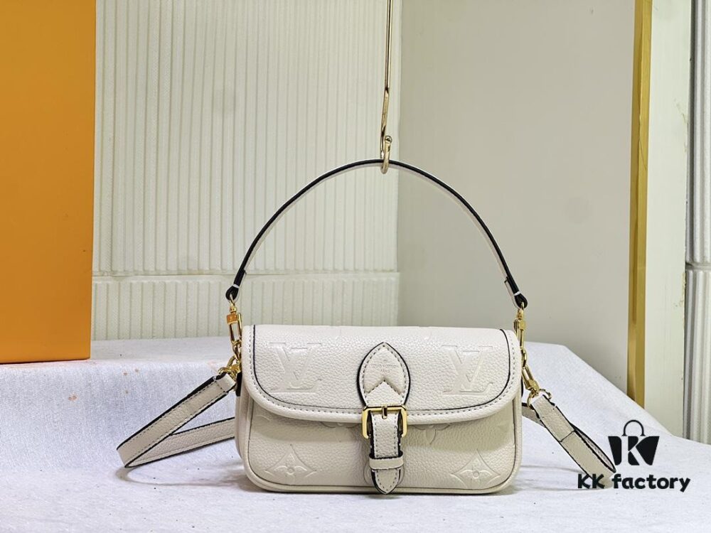 M83300 M45985 Baguette Collection New Diane Handbag